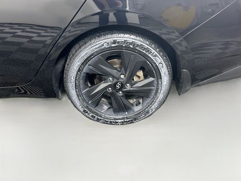 Used 2022 Hyundai Elantra Blue w/ Preferred Accessory Package image 11