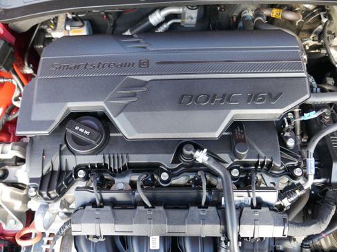 Used 2023 Hyundai Elantra Limited image 10