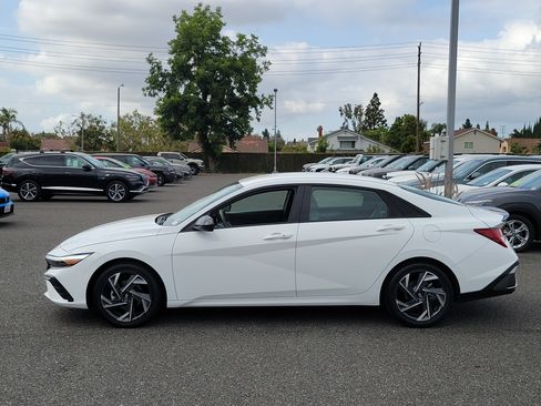 Certified 2025 Hyundai Elantra SEL FWD image 3