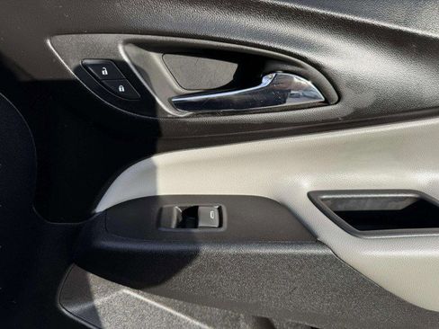 Used 2018 Chevrolet Equinox LS image 48