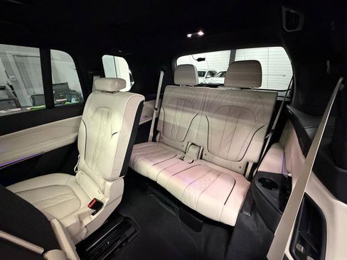 Used 2024 BMW X7 xDrive40i w/ Executive Package image 18