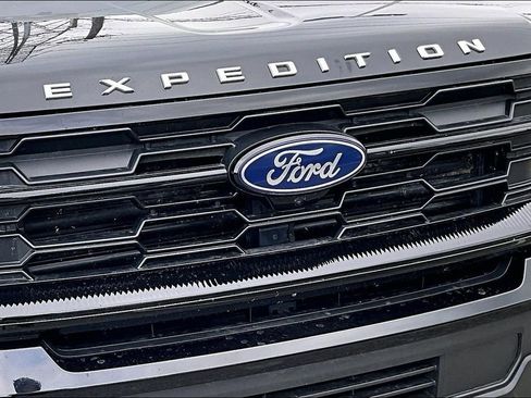 Used 2025 Ford Expedition Max Active AWD/4WD image 39