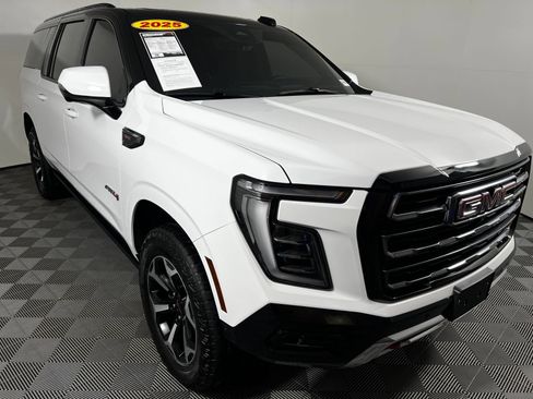 Used 2025 GMC Yukon XL AT4 w/ AT4 Premium Package AWD/4WD image 3
