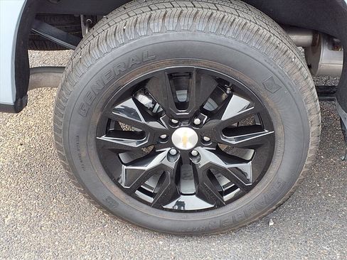 Used 2025 Chevrolet Silverado 1500 Custom image 9