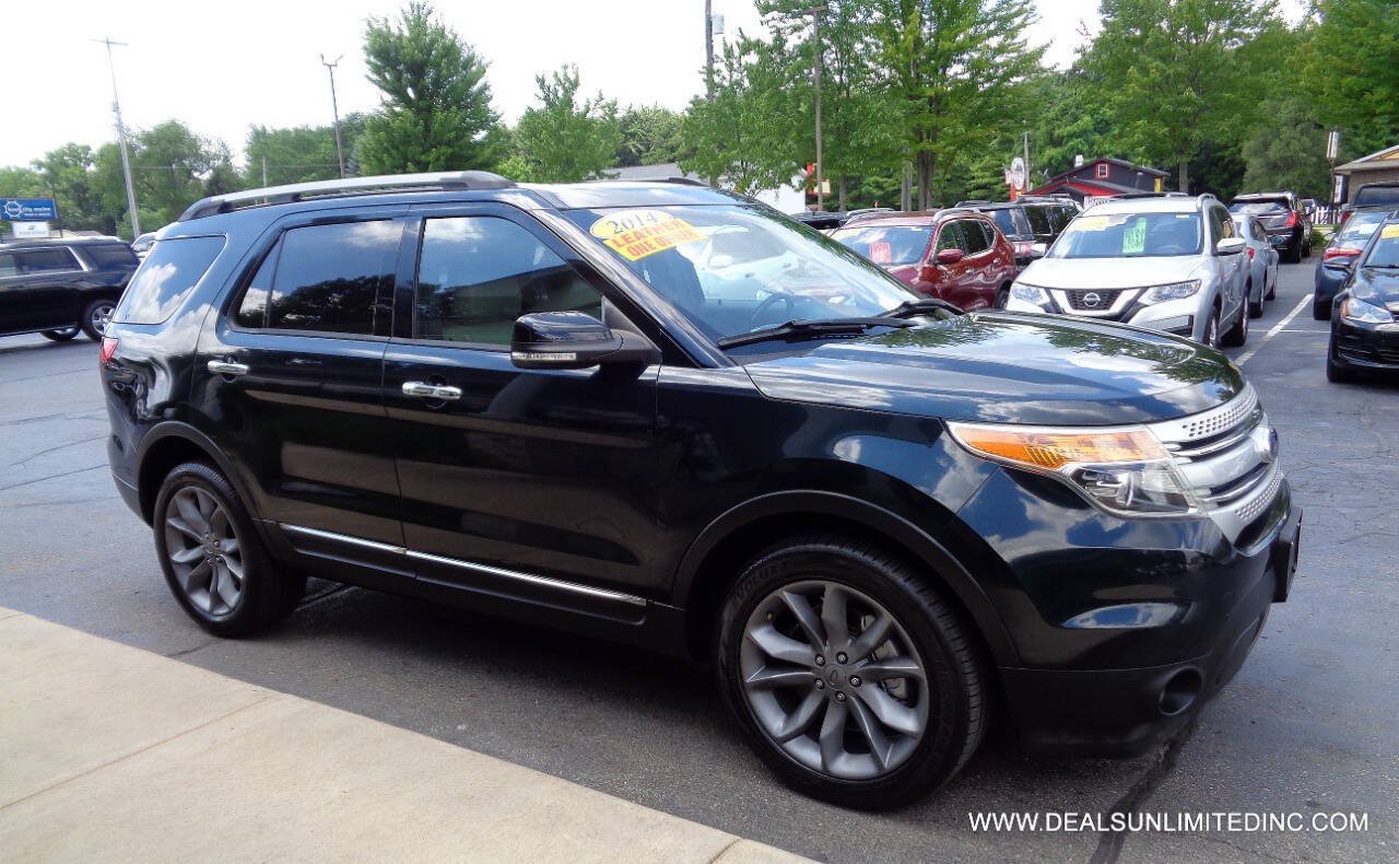 Used 2014 Ford Explorer XLT w/ Equipment Group 202A AWD/4WD image 2