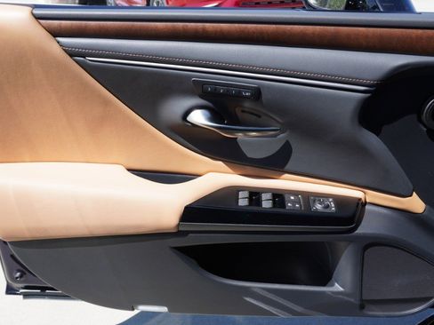 Certified 2025 Lexus ES 350 w/ Premium Package image 21