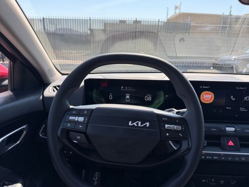 Used 2025 Kia K4 FWD image 33