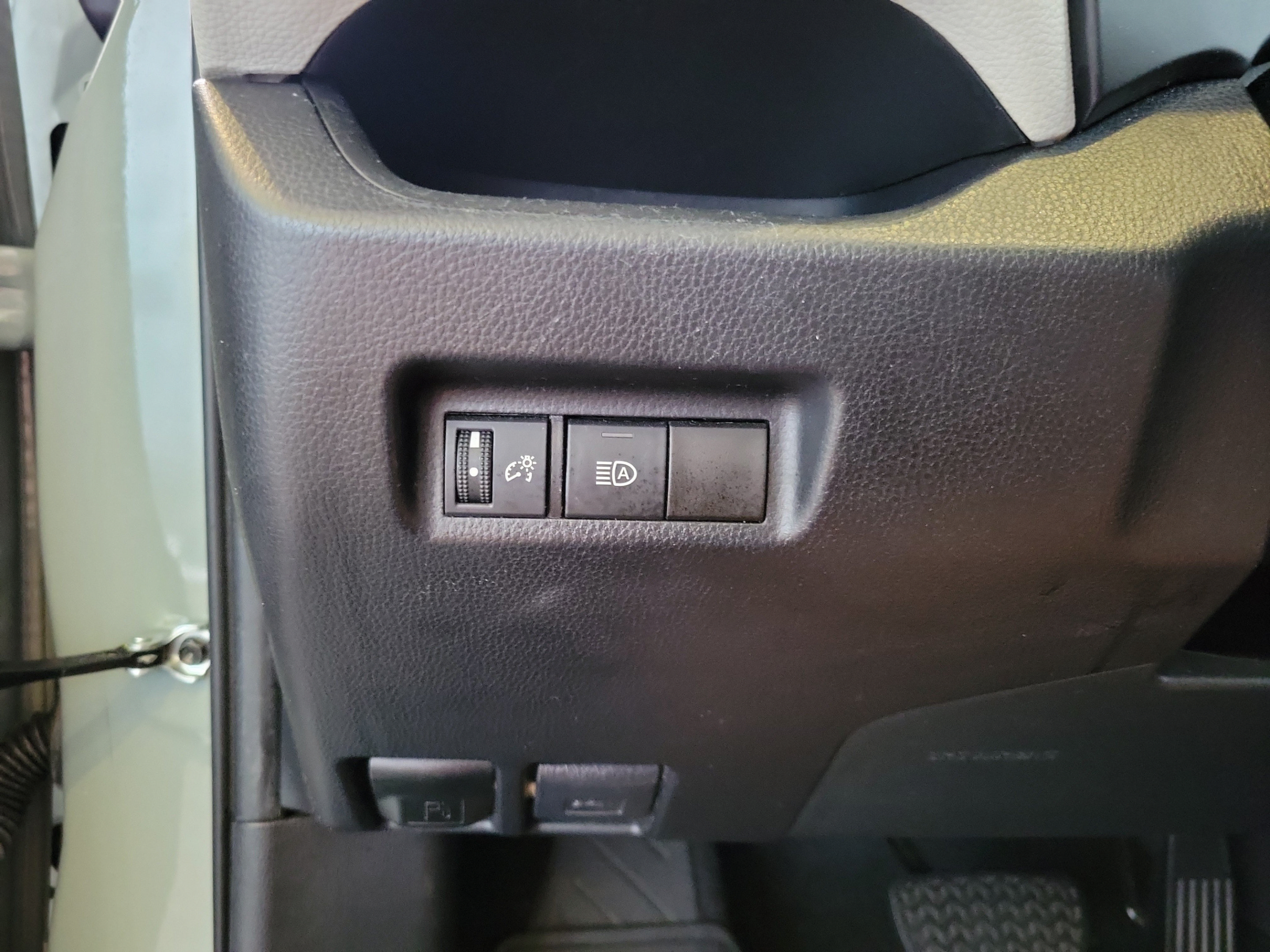 Used 2022 Toyota RAV4 XLE FWD image 8