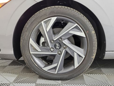 New 2025 Hyundai Elantra Limited image 35
