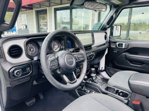 Used 2024 Jeep Wrangler Unlimited Sport AWD/4WD image 8