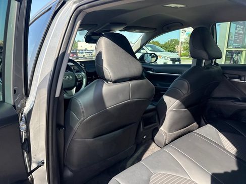 Used 2021 Toyota Camry SE w/ Convenience Package FWD image 30