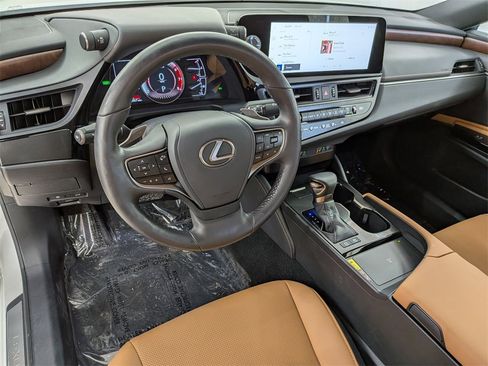 Certified 2024 Lexus ES 300h w/ Premium Package image 13