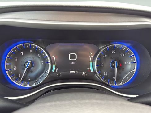 Used 2023 Chrysler Pacifica Touring-L FWD image 31