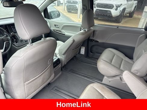 Used 2020 Toyota Sienna AWD image 17