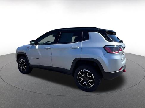 Used 2025 Jeep Compass Trailhawk AWD/4WD image 9