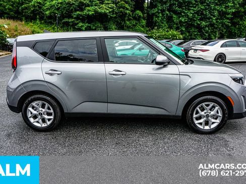 Used 2025 Kia Soul LX w/ LX Technology Package FWD image 8