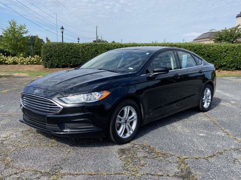 Used 2018 Ford Fusion SE w/ Fusion SE Technology Package FWD image 7