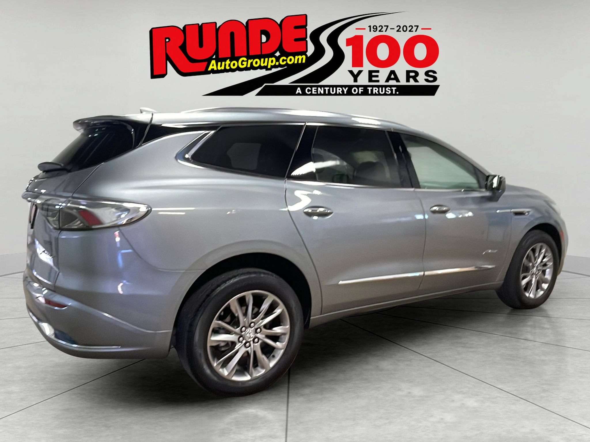 Used 2023 Buick Enclave Avenir w/ Avenir Technology Package AWD/4WD image 5