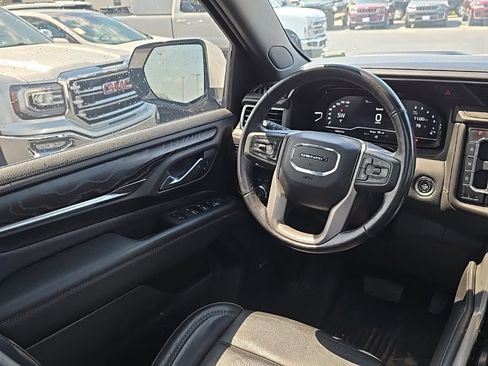 Used 2022 GMC Yukon XL Denali w/ Denali Ultimate Package AWD/4WD image 16