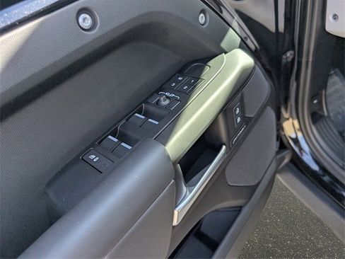 Used 2025 Land Rover Defender 130 S image 16