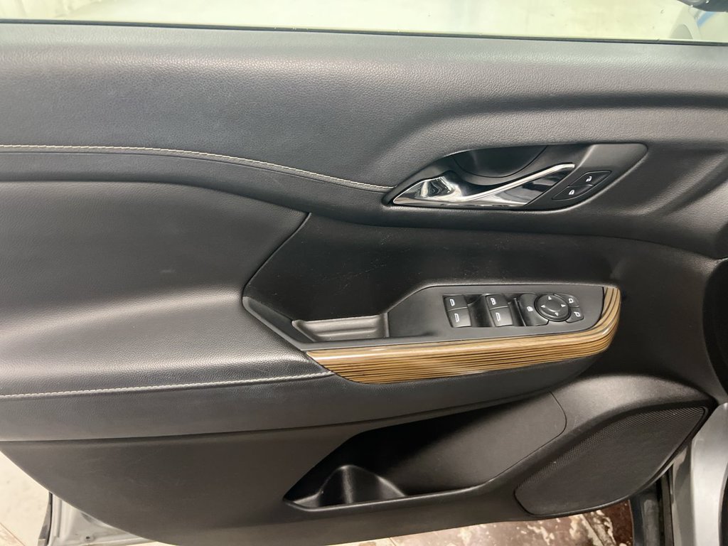 Used 2023 GMC Acadia SLE FWD image 20