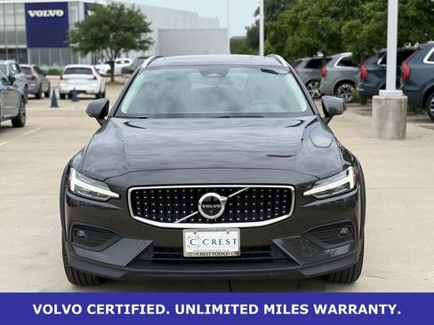 Certified 2025 Volvo V60 B5 Cross Country Plus AWD/4WD image 4
