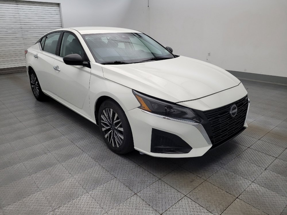 Used 2025 Nissan Altima 2.5 SV FWD image 13