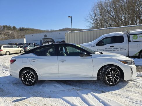 Used 2024 Nissan Sentra SR w/ SR Premium Package image 14