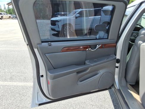 Used 2003 Cadillac De Ville Limousine image 22