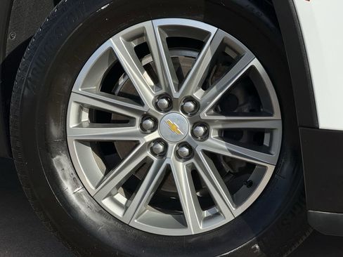 Certified 2023 Chevrolet Traverse LT image 9