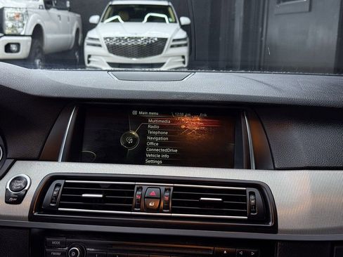 Used 2014 BMW M5 image 24