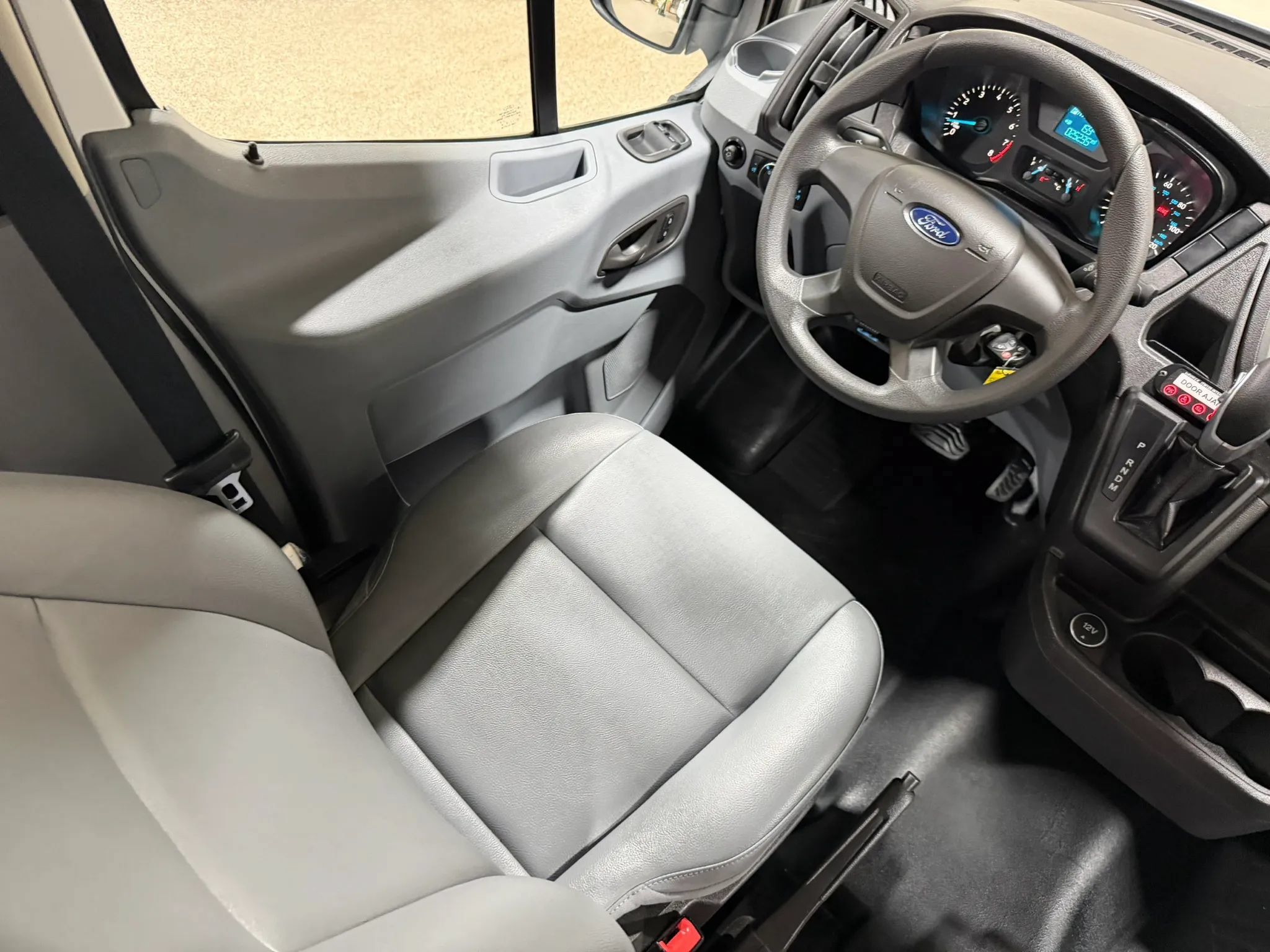 Used 2018 Ford Transit 150 XL RWD image 52