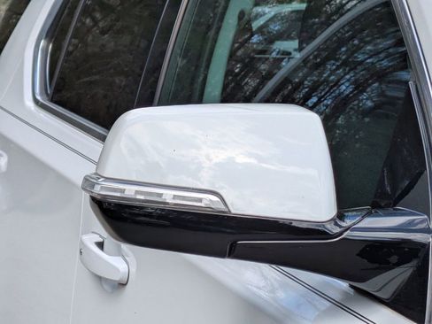 Used 2019 Chevrolet Traverse LT image 11