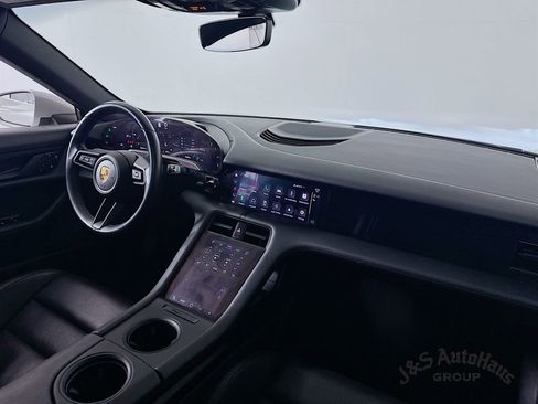 Used 2021 Porsche Taycan image 30