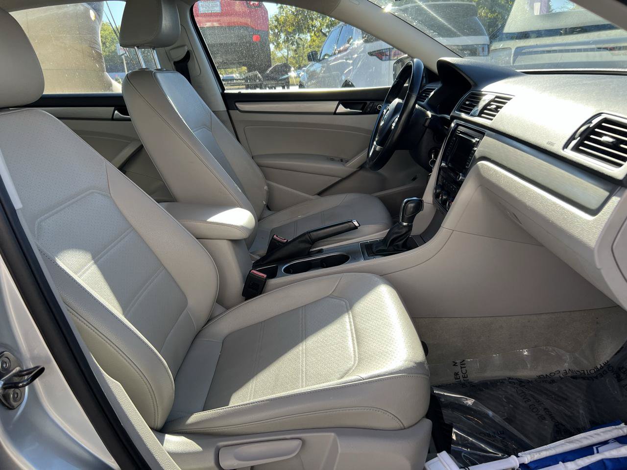 Used 2014 Volkswagen Passat 1.8T SE FWD image 16