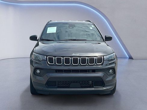 Used 2023 Jeep Compass Latitude AWD/4WD image 16