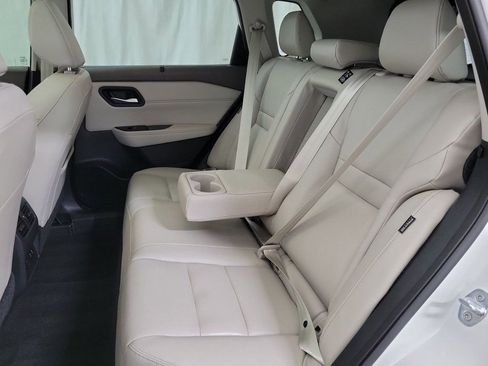 Used 2023 Nissan Rogue SL w/ SL Premium Package image 10