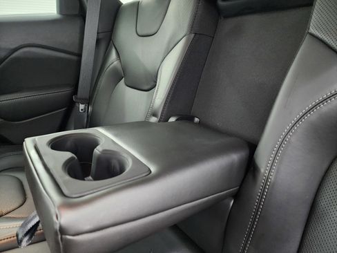 Used 2020 Jeep Cherokee Limited image 35