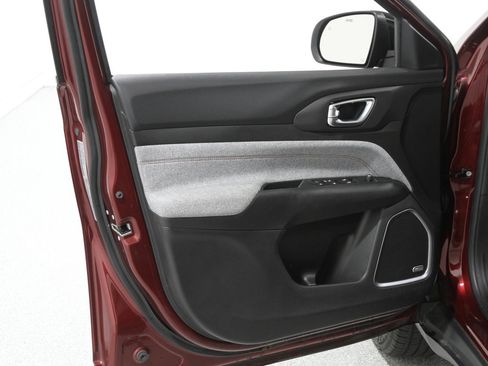 Used 2022 Jeep Compass Latitude w/ Sun and Sound Group image 4