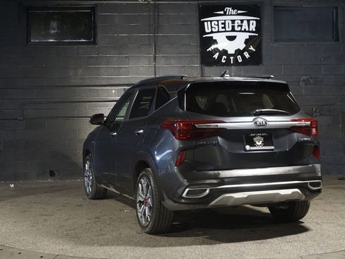 Used 2021 Kia Seltos SX w/ SX Sunroof Package image 3