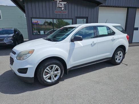 Used 2017 Chevrolet Equinox LS FWD image 2