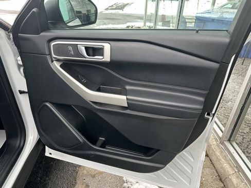Used 2021 Ford Explorer XLT image 16