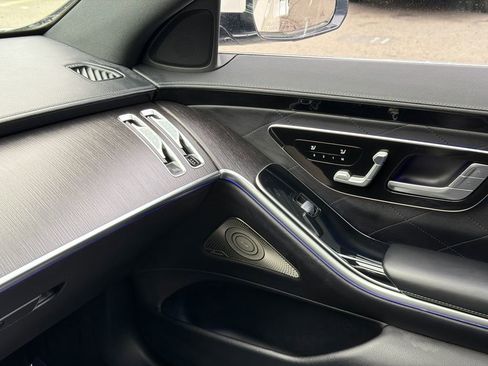 Used 2022 Mercedes-Benz S 580 4MATIC Sedan w/ AMG Line Package image 11