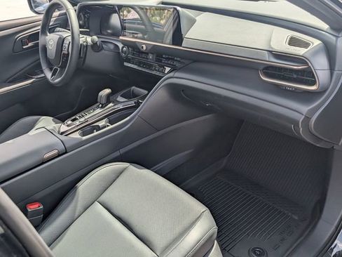 Used 2025 Toyota Crown Signia XLE image 12