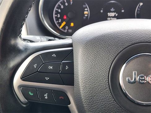 Used 2020 Jeep Grand Cherokee Limited w/ Luxury Group II image 19