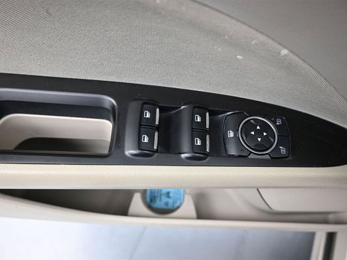 Used 2017 Ford Fusion SE w/ Fusion SE Technology Package FWD image 14