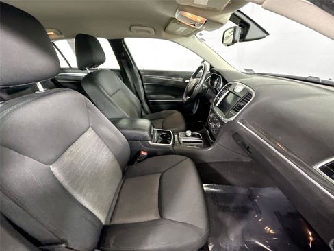 Used 2019 Chrysler 300 Touring w/ Sport Appearance Package RWD image 42