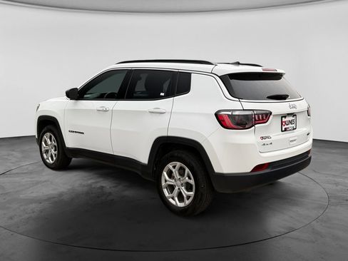 Used 2024 Jeep Compass Latitude AWD/4WD image 6
