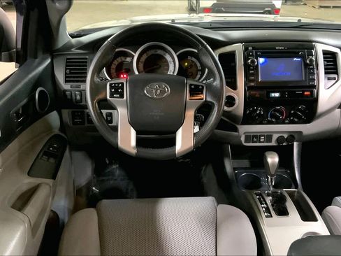 Used 2013 Toyota Tacoma 4x4 Access Cab V6 w/ TRD Off-Road Pkg image 6