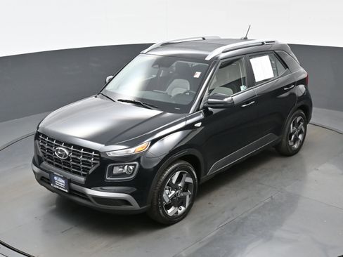 Certified 2025 Hyundai Venue SEL image 33